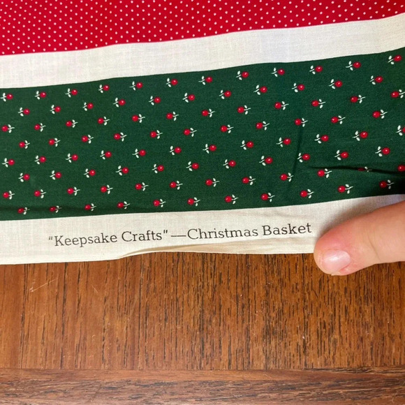 VIP CRANSTON Screen Works Keepsake Crafts CHRISTMAS BASKET Cut & Sew Panel - Picture 5 of 8